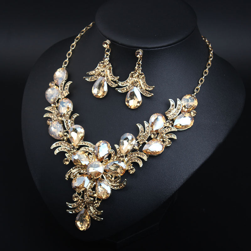 New style super flash flower European and American crystal necklace earrings set dress bride