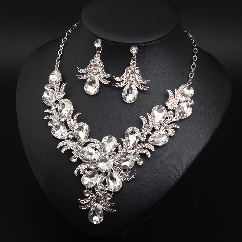 New style super flash flower European and American crystal necklace earrings set dress bride