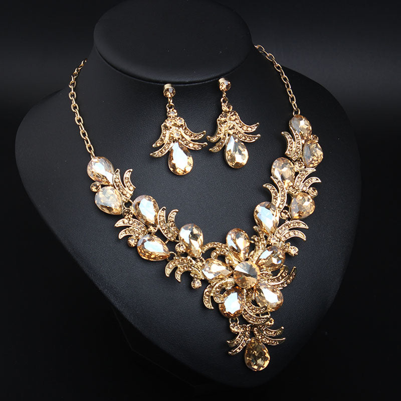 New style super flash flower European and American crystal necklace earrings set dress bride