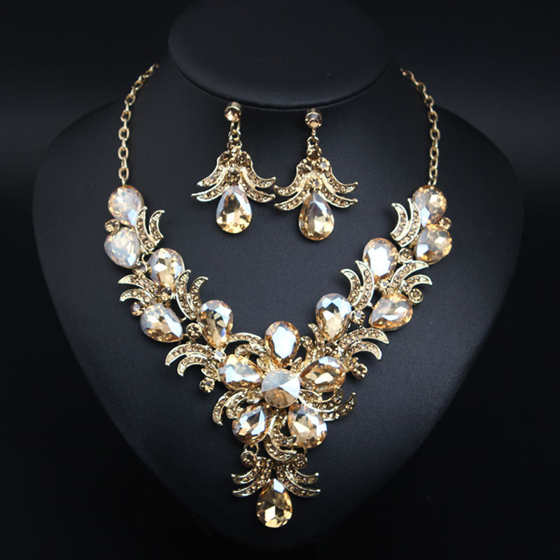 New style super flash flower European and American crystal necklace earrings set dress bride