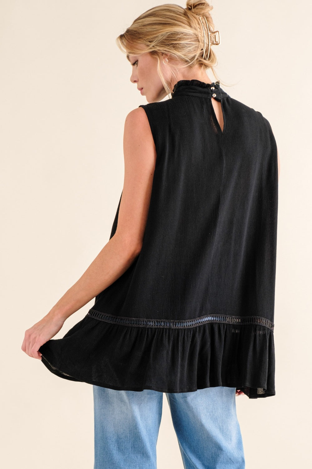 Women's And The Why Lace Detail Sleeveless Ruffled Top