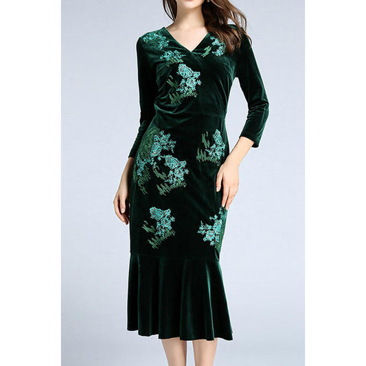 Women Soft Flower Embroidery Beautiful Long Sleeve Stand Up Collar Mid Length Outing Velvet Dress - C2174UD