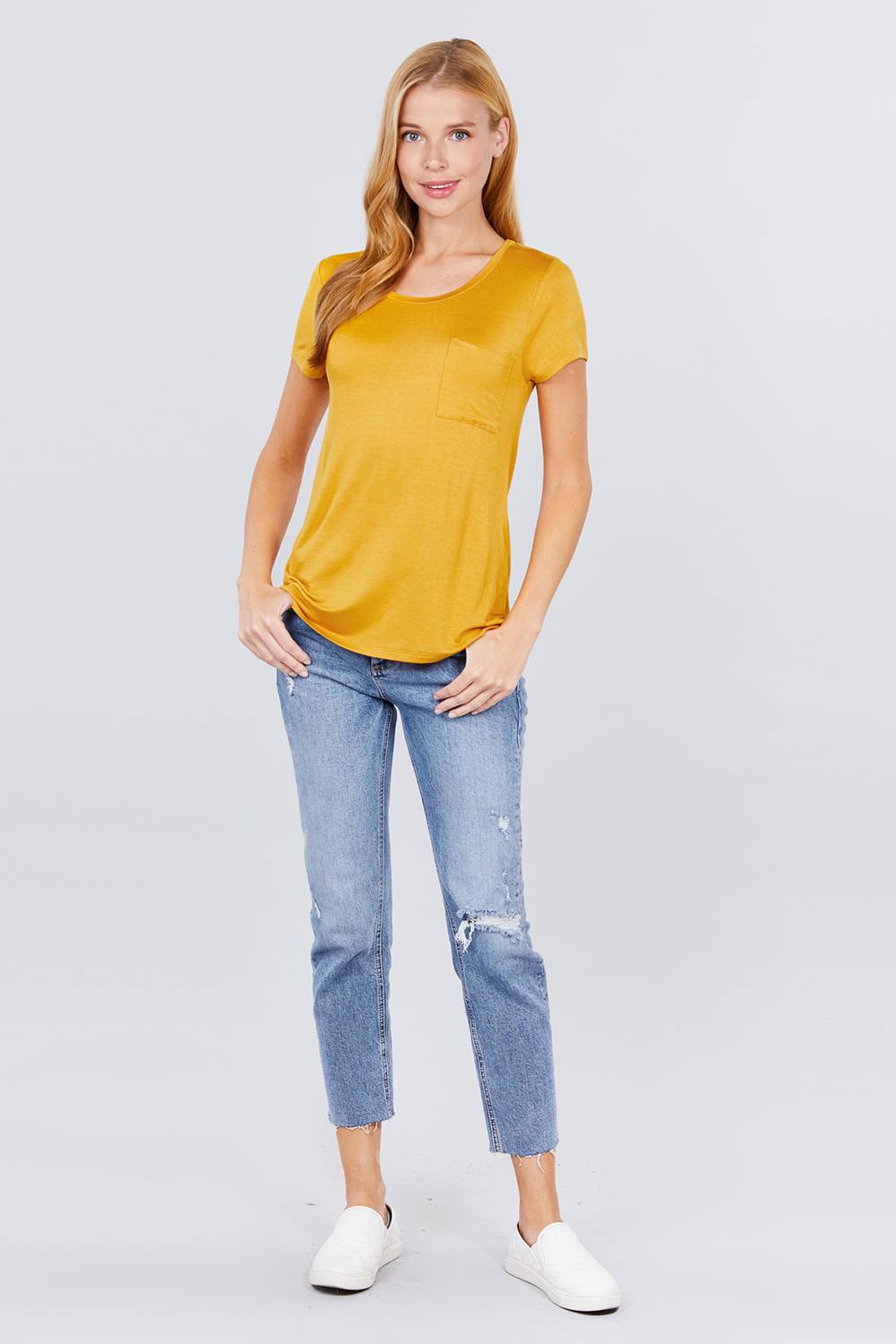 Women's Short Sleeve Scoop Neck Top With Pocket